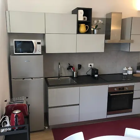 Music House - Carozzi Apartman Milánó